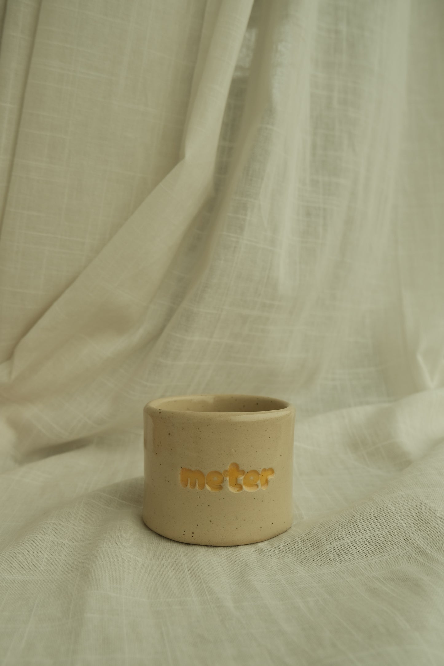 Gepersonaliseerde koffietas zonder oor - chunky letters