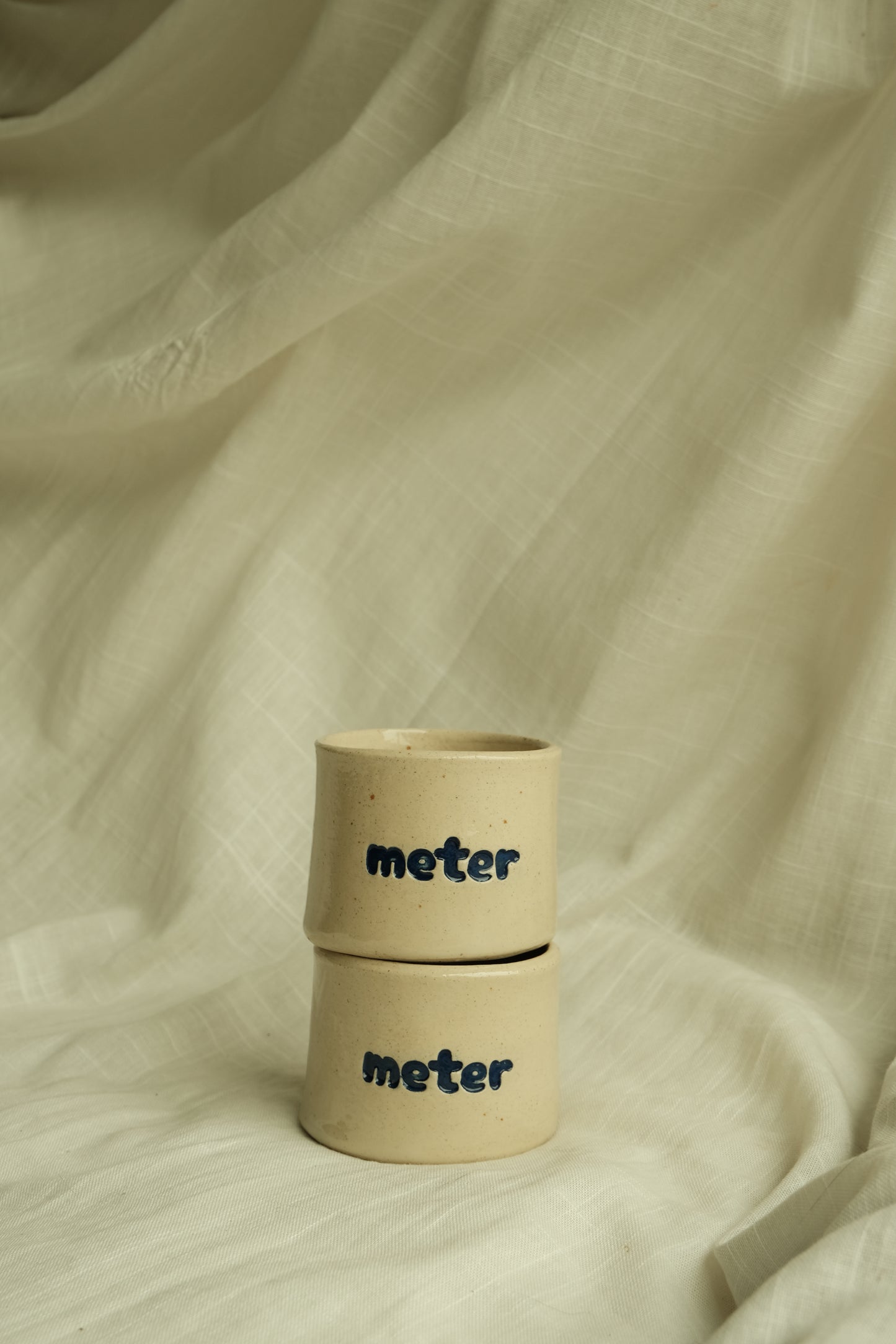 Gepersonaliseerde koffietas zonder oor - chunky letters