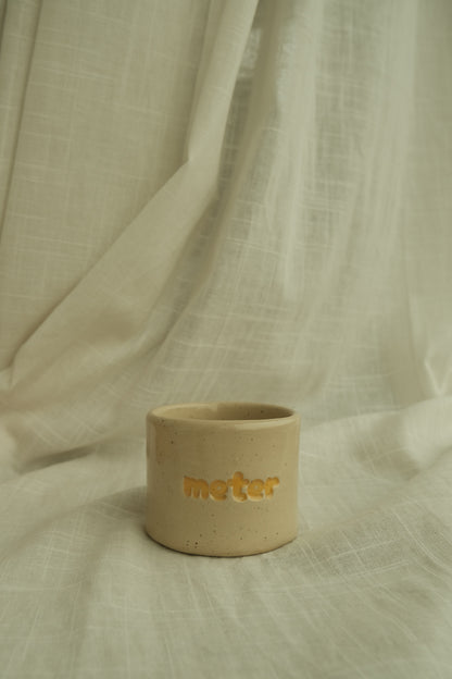 Gepersonaliseerde koffietas zonder oor - chunky letters