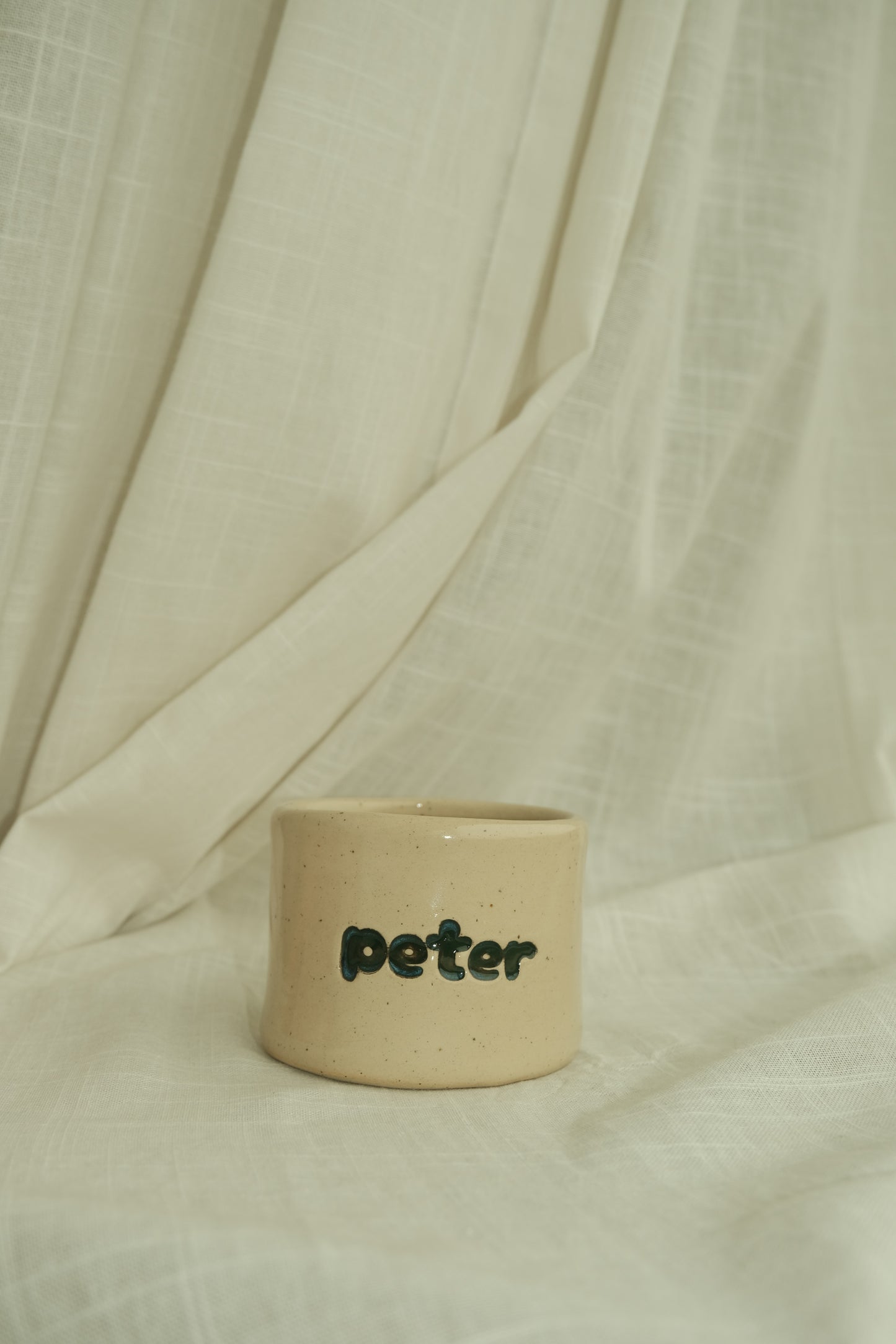 Gepersonaliseerde koffietas zonder oor - chunky letters