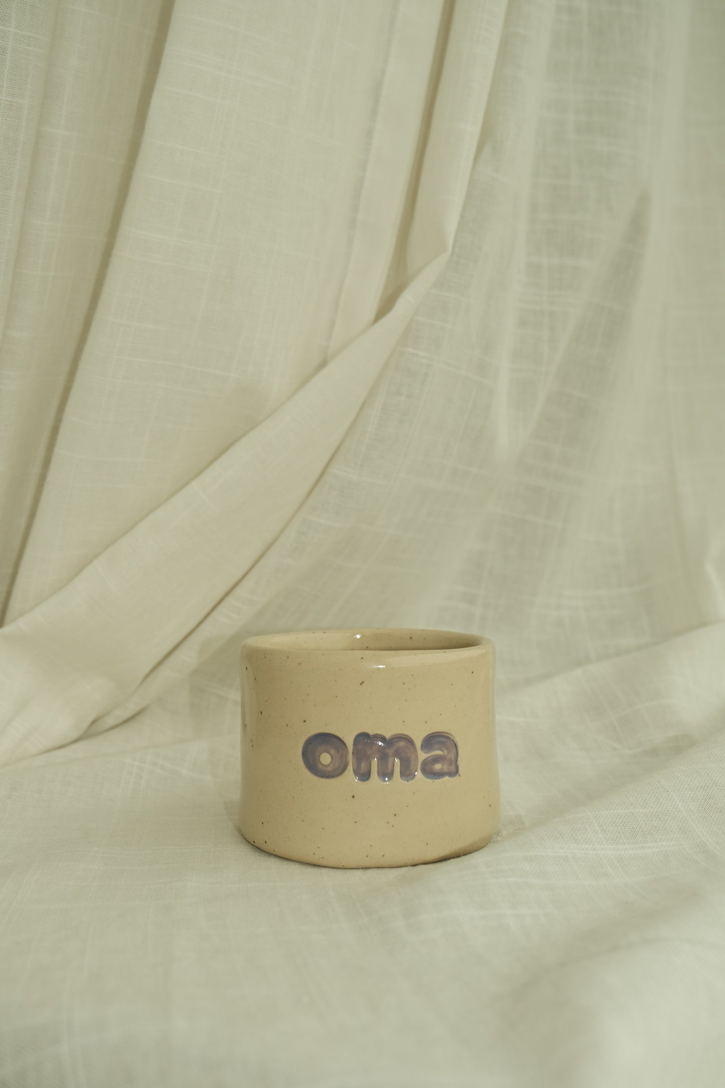 Gepersonaliseerde koffietas zonder oor - chunky letters