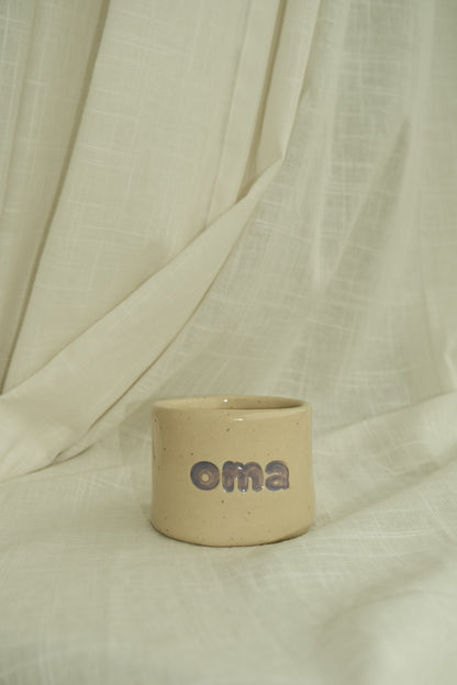 Gepersonaliseerde koffietas zonder oor - chunky letters