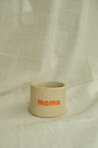 Gepersonaliseerde koffietas zonder oor - chunky letters