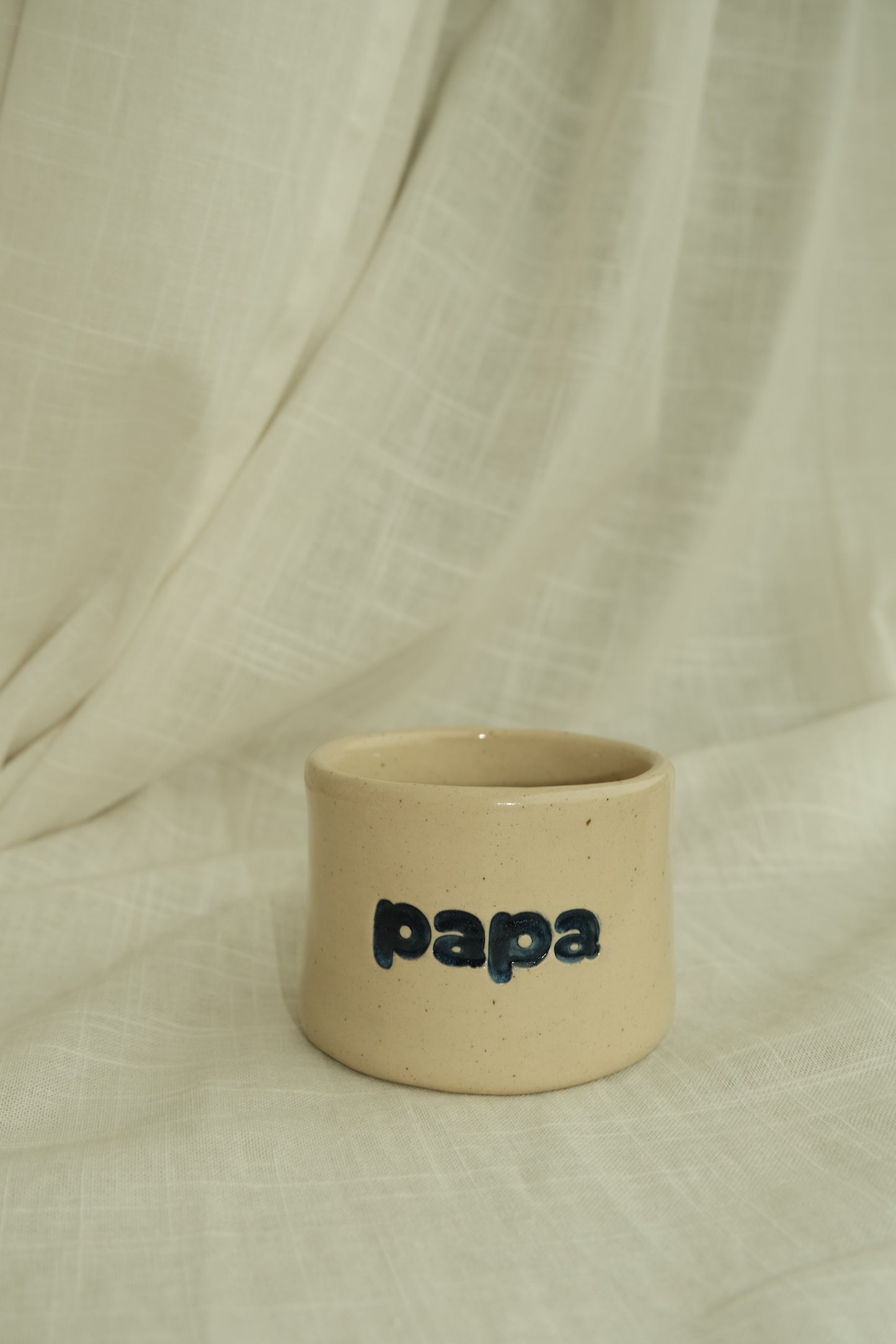Gepersonaliseerde koffietas zonder oor - chunky letters
