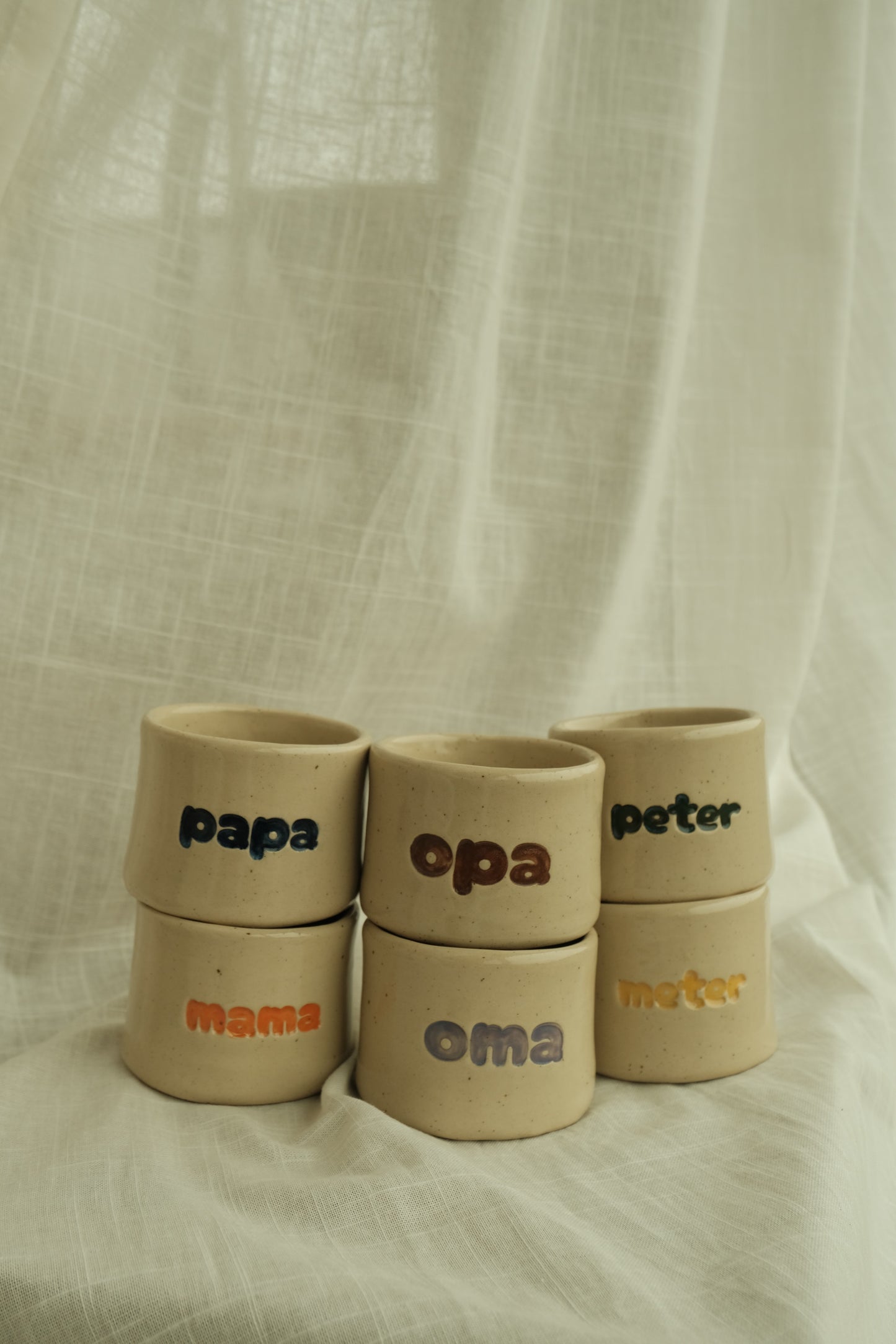 Gepersonaliseerde koffietas zonder oor - chunky letters